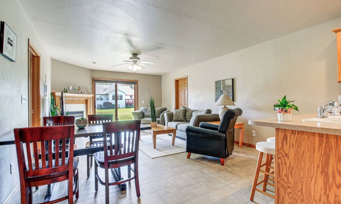 Butte Des Morts Apartment | Family-Friendly Unit: 8 Mi to Appleton Downtown!