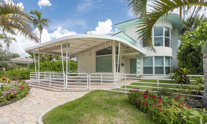 Birch Park Finger Streets House | Family-Friendly Beach Villa, Central Location to all the Action