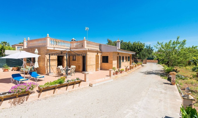 Es Garrovers Villa | Family-Friendly Villa "Ses Llegitimes" with Pool
