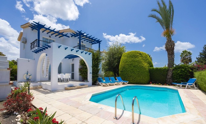 Argaka Villa | Family-Friendly Villa in Argaka, Sea Views – sleeps 6 , Private Pool, WiFi, Aircon