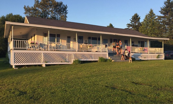 Westmore Cottage | Family-Friendly Willoughby Lake Cottage