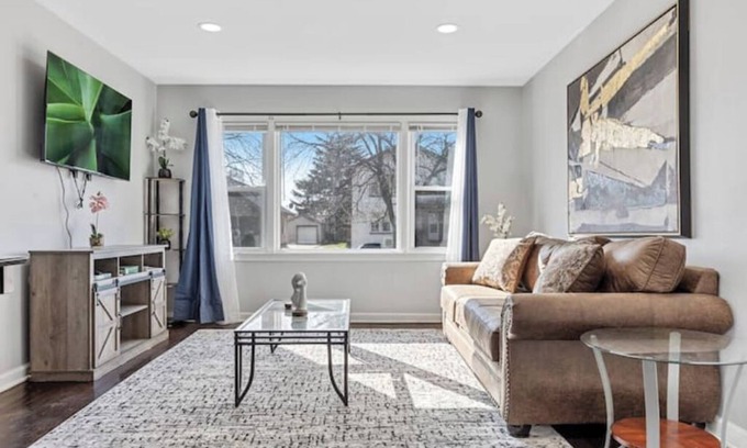 Waukegan House | Family frndly TwnHm by navy basenn