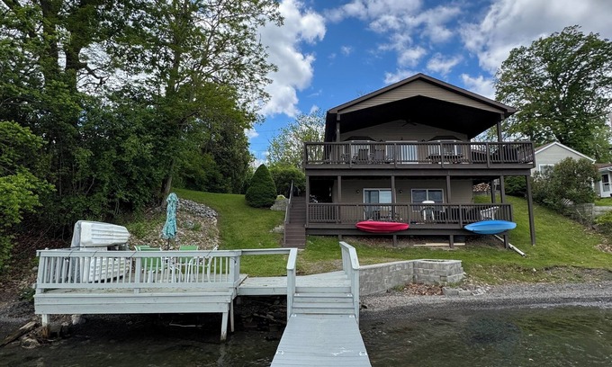 Town of Benton House | Family, fun, and water!