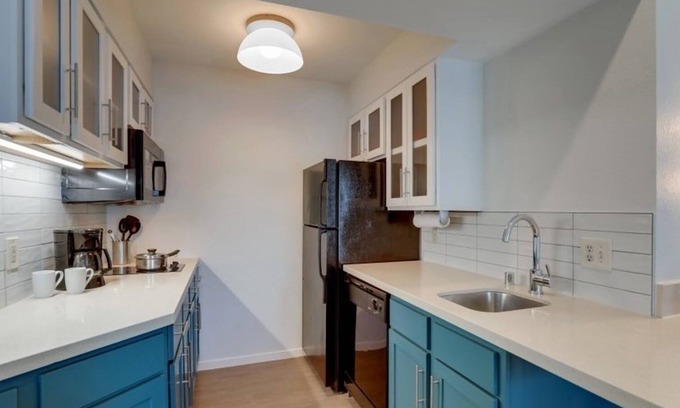Sunnyvale Hotel | Family Fun at California's Great America Theme Park! 2BR Suite w/FREE Breakfast