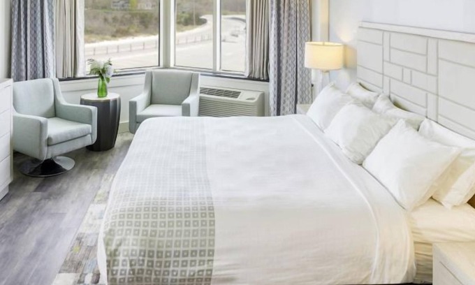 Silver Beach Hotel | Family Fun Near Woods Hole Aquarium! Indoor Pool, FREE Parking!