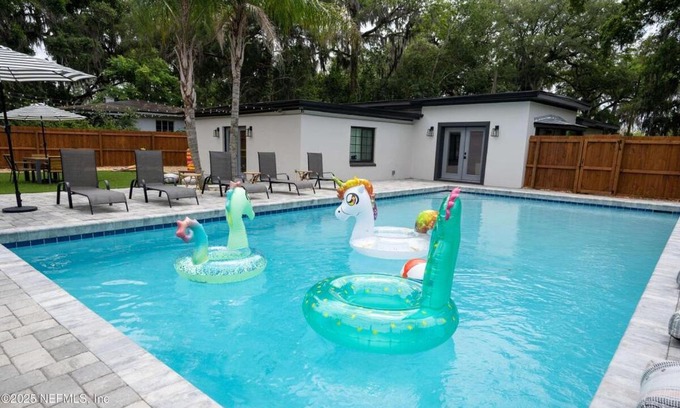 Lakewood House | Family Fun Retreat - Heated Pool & Arcades