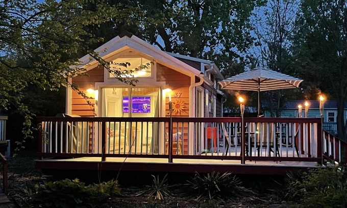 Put-in-Bay Villa | Family Fun Villa with all the amenities of home - Beautifully decorated!