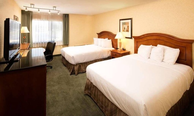 Wenatchee Resort | Family Getaway! 2 Pet-friendly Units, Outdoor Pool, Free Parking Onsite