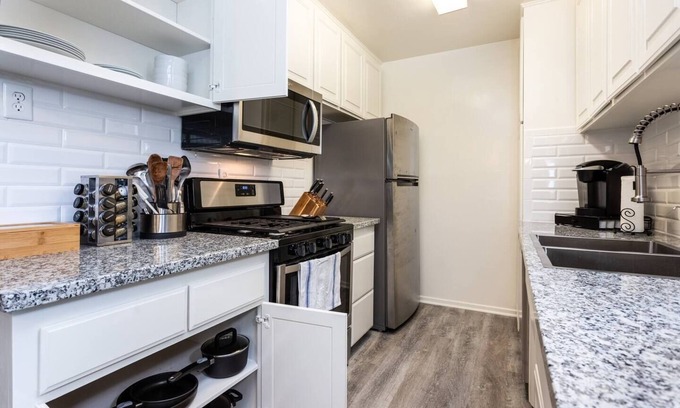 Arcadia Apartment | ♔ Family Getaway for So Cal Attractions · Parking Included ♔