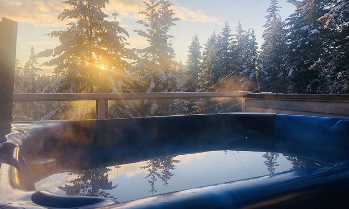 Vernon House | Family getaway on 5 acres close to Silverstar Mountain.