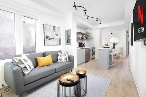 Beaconsfield Village Apartment | Family Getaway Trendy Ossington Neighbourhood