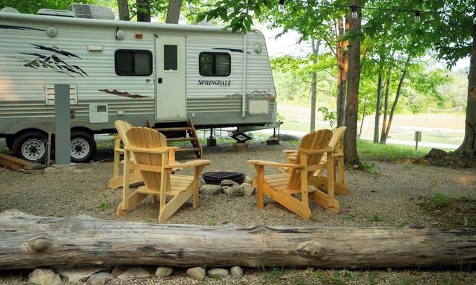 Miller Lake House | Family Glamping RV Springdale Retreat Tobermory