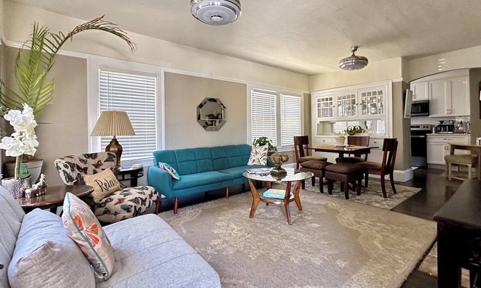Oakland House | Family/Group Friendly*Fast WiFi*FRE Parking*Private YD/Patio, Centrally located urban oasis * fast