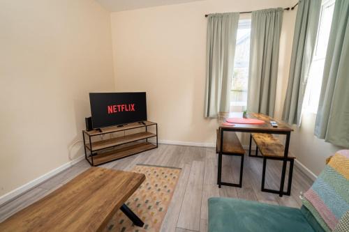 Sketty House | Family & Group Stay – 5-Bed Home, Parking