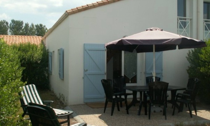 La Faute-sur-Mer House | Family Haven: Cozy House, Pool, Near Beach & Shops