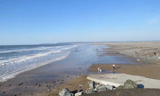 Westleigh House | Family Holiday Home 3 Bed 2 Bath , Free WIFI, 10 minutes walk to the Beach