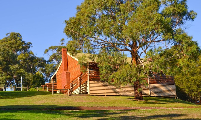 Shoreham House | Family Holiday Lodge - Red Hill South, Iluka Retreat