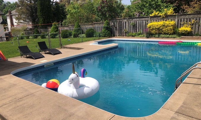 Niagara Falls House | Family Home Close to the Falls, Sauna - Hot Tube - Pool