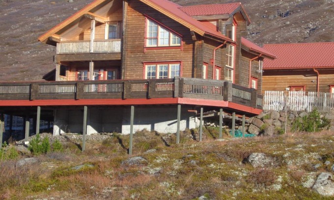 Faskrudsfjordur House | Family Home