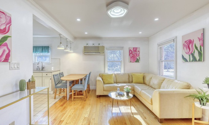 Glen Head House | Family Home near NY Beach, Private Workspace by Zen Living