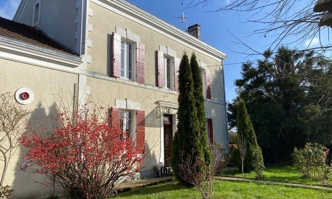 Chassaignes House | Family home with swimming pool in wooded grounds
