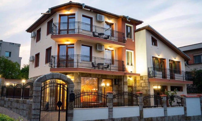 Veliki Preslav Hotel | Family Hotel Preslav