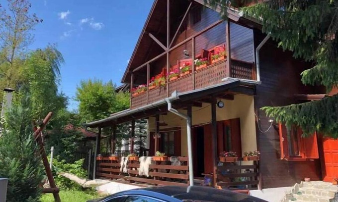 Busteni House | Family House - family holiday house with garden and mountain view