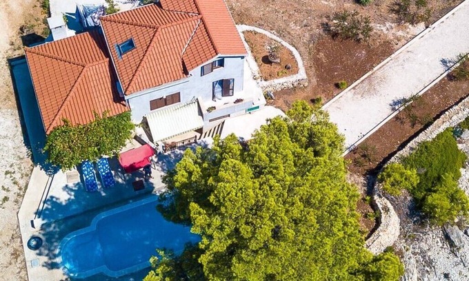 Cove Osibova (Milna) House | Family house Futura