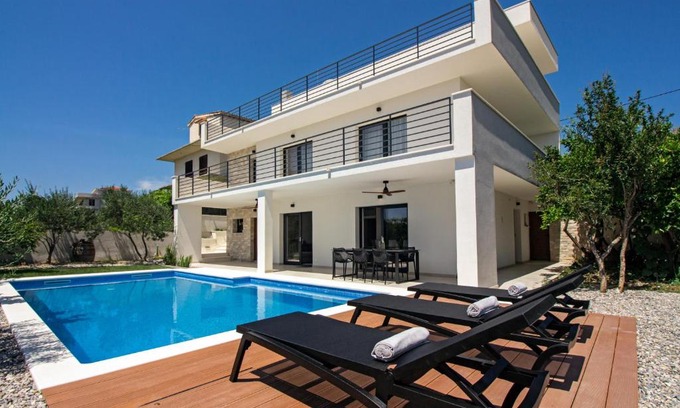 Podstrana Villa | Family House "Villa Gyra" with Private Swimming Pool, Indoor BBQ, Gym and Gaming room!