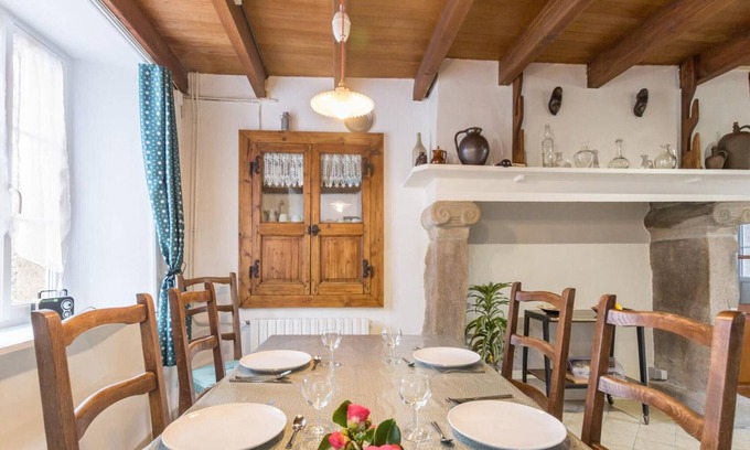 Eculleville Cottage | Family house with enclosed garden, WiFi, parking, close to beaches