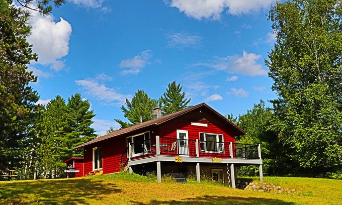 Crystal Falls Cabin | Family lodge on private lake to enjoy fishing, hiking, nature and much more!