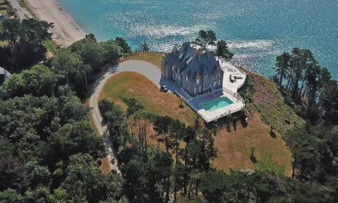 Crozon House | Family manor house with panoramic view over the bay of Douarnenez