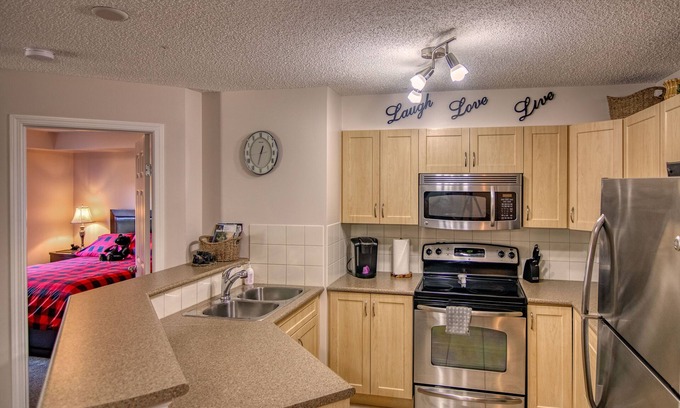 East Kootenay Apartment | Family Mountain Condo | 5 min walk to beach | Pool