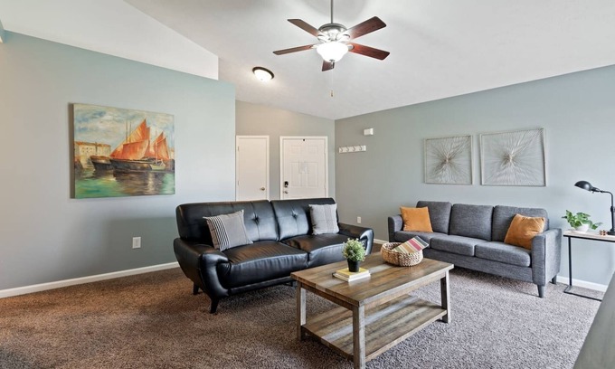 Westfield House | Family or Team Stay/5 Min. to Grand Park/Gas Grill