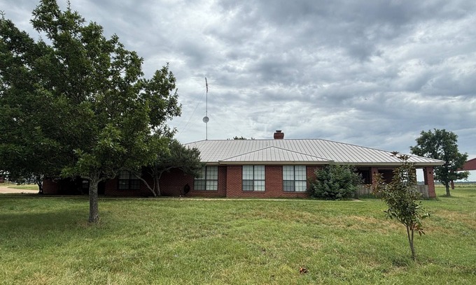 Hico House | Family Owned Small Farm, Relax at the Circle4B Ranch!