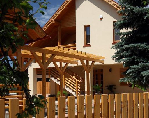 Lipot House | Family Panzio es Apartman Hazak