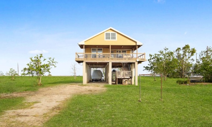 New Orleans East Area House | Family Perfect Waterfront Home | Pet Friendly