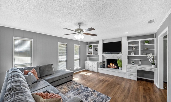 Wylie House | Family & Pet Friendly Country Home by Lake Lavon & Historic Wylie Texas to shop!