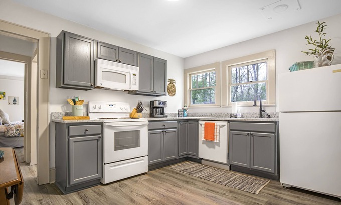 Converse House | Family/Pet-friendly house with ACRES of outdoor space!