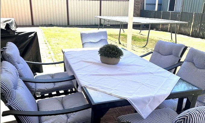 Bibra Lake House | Family & Pet Getaway Lakeside House with Enclosed Yard