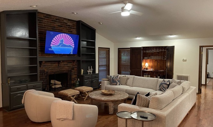 Eden Isle House | Family Retreat on Eden Isle Sleeps 12+ with 2 golf carts 4500 sq. ft.