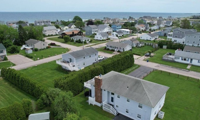 Eastward Look House | Family Retreat on Sylvan!