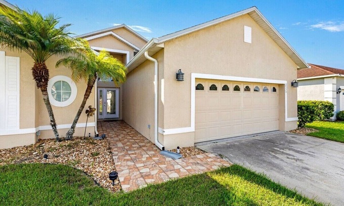 Crescent Lakes House | Family Retreat with Incredible private pool area