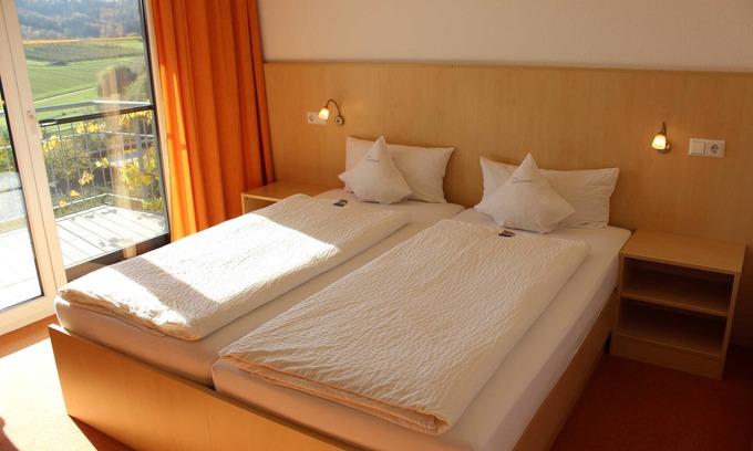 Lehrensteinsfeld Apartment | Family room - Guesthouse Zum Wolffenturm