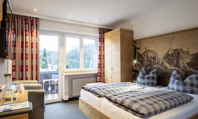 Riezlern Apartment | Family room/shower/toilet/south-facing balcony (Edelweiß) - Boersch guest house - Jochum family