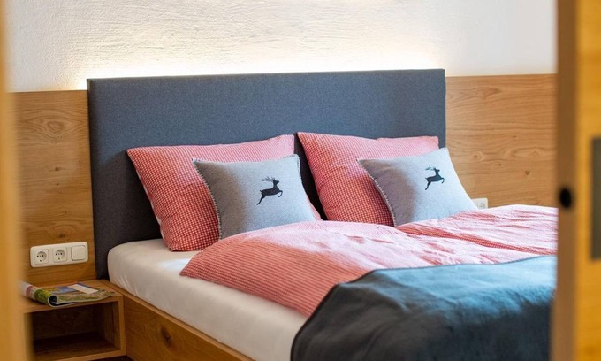 Zell am See Bed & Breakfast | Family Room with Balcony Lake View - Ditzer, Haus