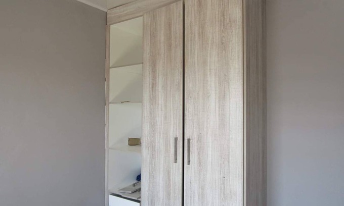 Maun House | Family Room with Bathroom