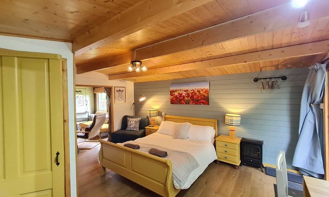 Chawston Cabin | Family size wilderness style cabin just off the A1
