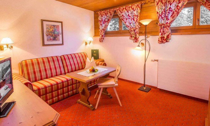 Lech am Arlberg Hotel | Family Suite with Gaupenfenster - Hotel Kristberg