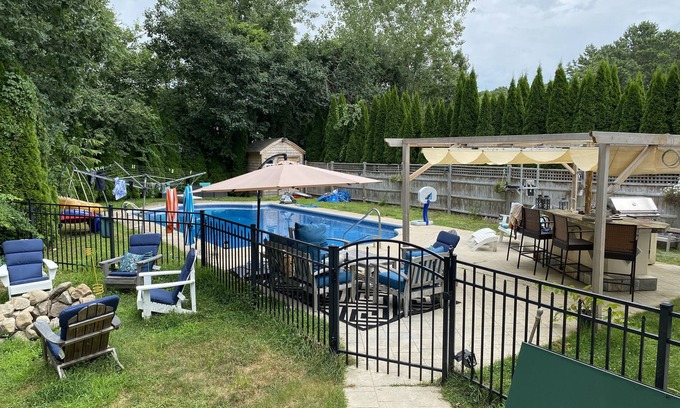 Westerly House | Family Summer Oasis- pets allowed, near beaches, swimming pool, outdoor kitchen!